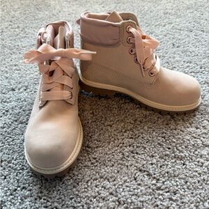 Timberland Kids Boots in Light Pink with bows-NEW without box